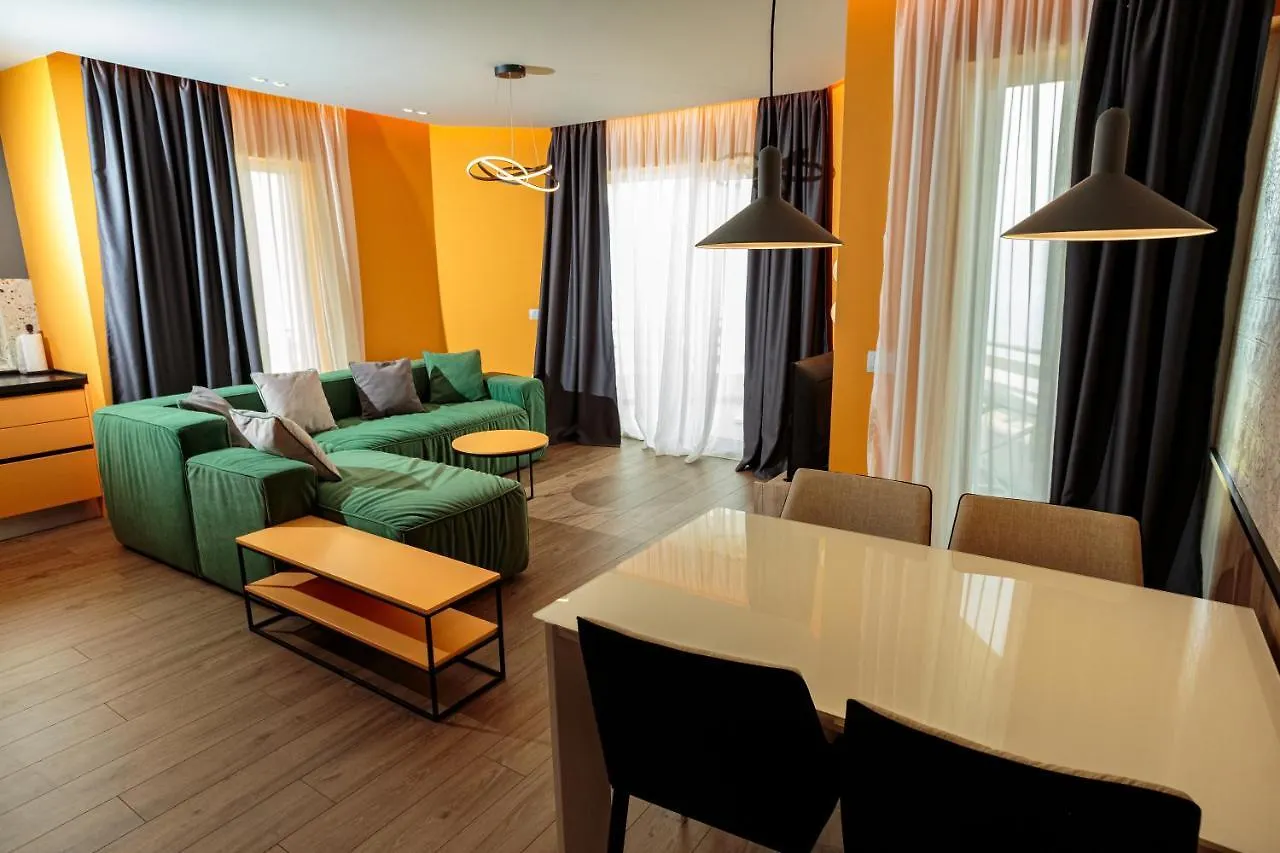 Visar Apartments فلورا